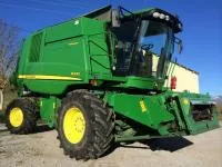 Зерноуборочный комбайн John Deere с жаткой