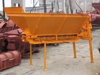Пескоразбрасыватель ДМ 28-22 Р с опорами с роликовыми цепями